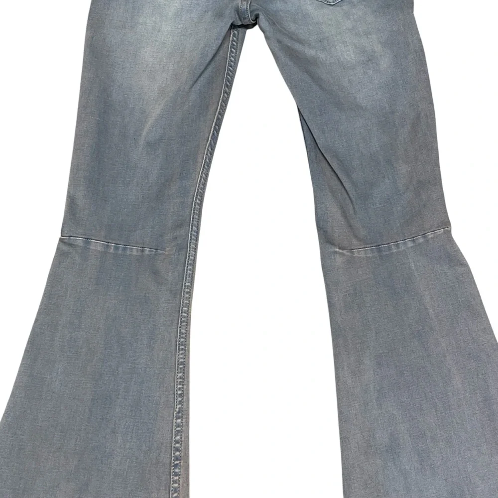 We The Free Pull On Flare Jeans Size 28 Blue Brown Hue Free People - Picture 6 of 7